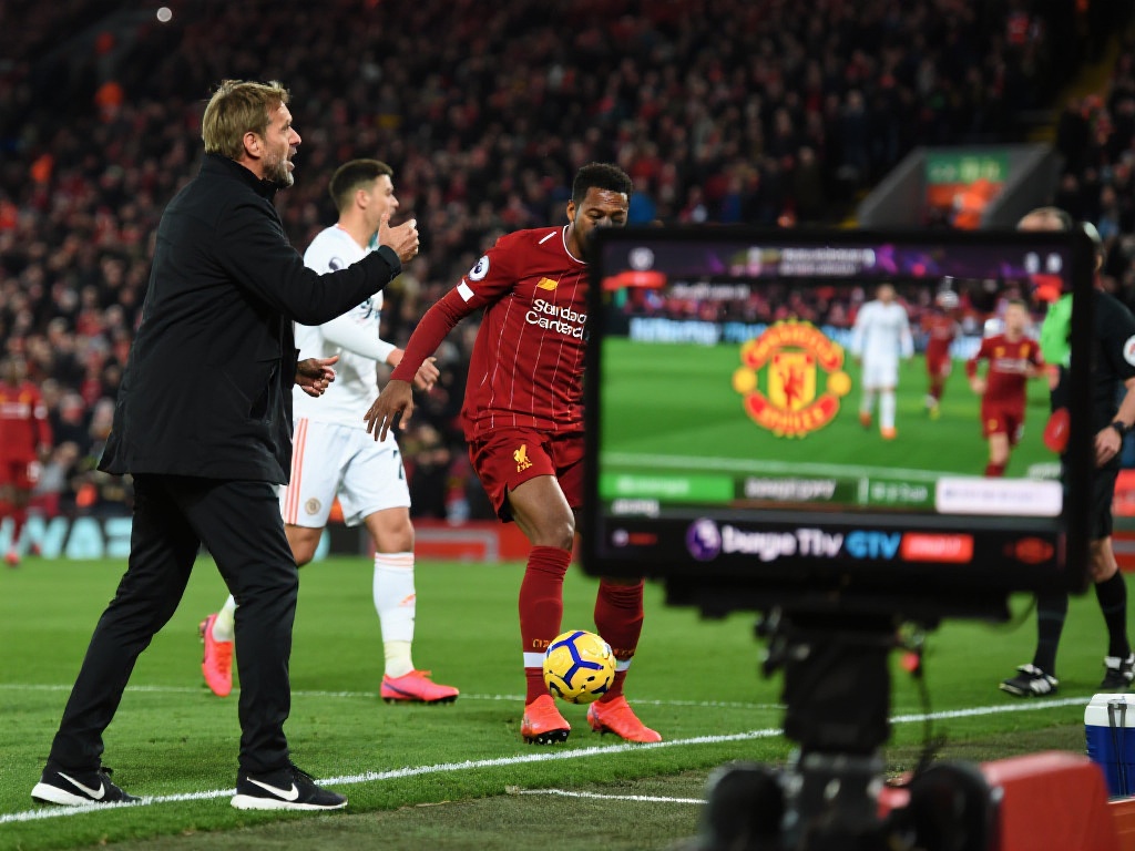 英超直播|英超直播吧|曼联直播|切尔西直播|阿森纳直播|曼城直播|利物浦直播 回想去年曼联对阵利物浦的一场经典比赛,不