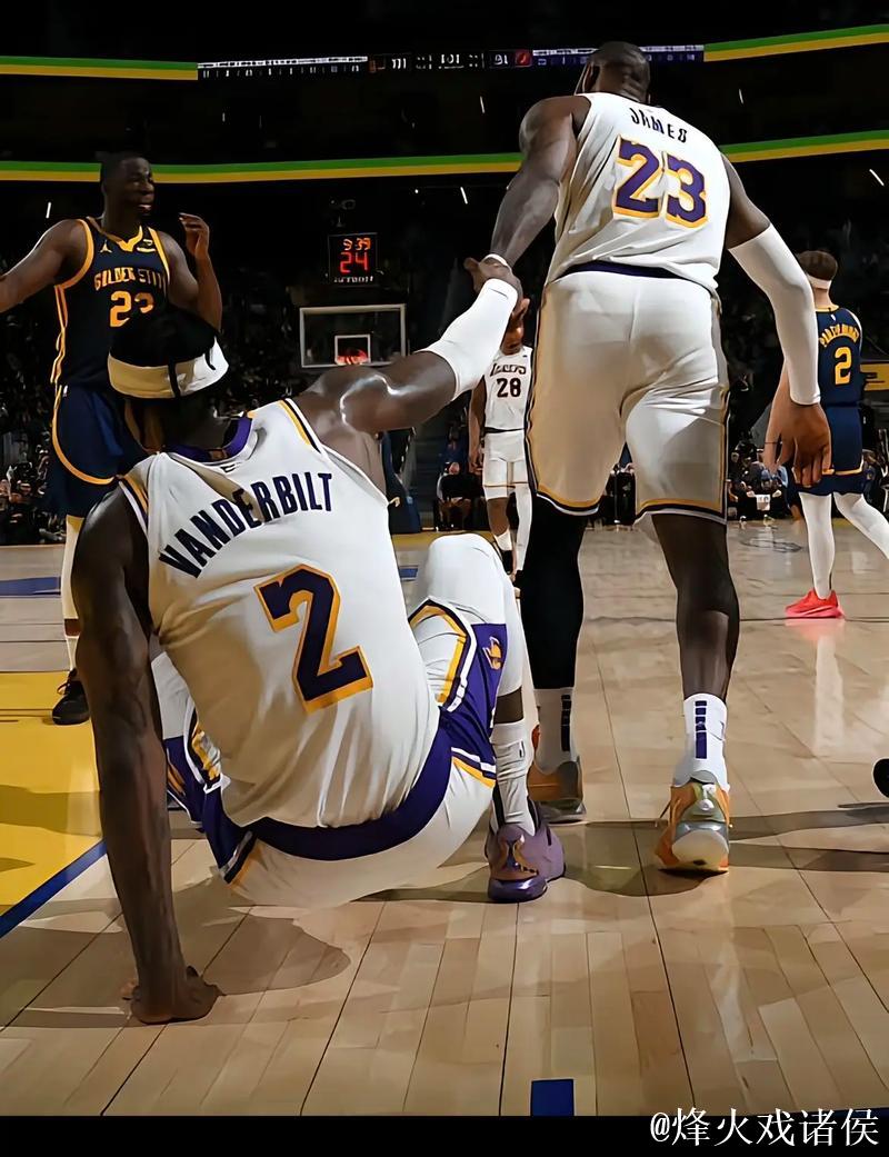 雷迪克:如果我们的防守持续挣扎,范德比尔特会有上场机会 雷迪克:如果我们的防守持续挣扎,范德比尔特会有上场机会